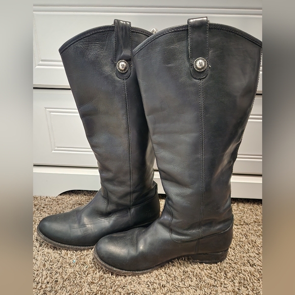 Melissa Button 2 - Picture 2 of 9